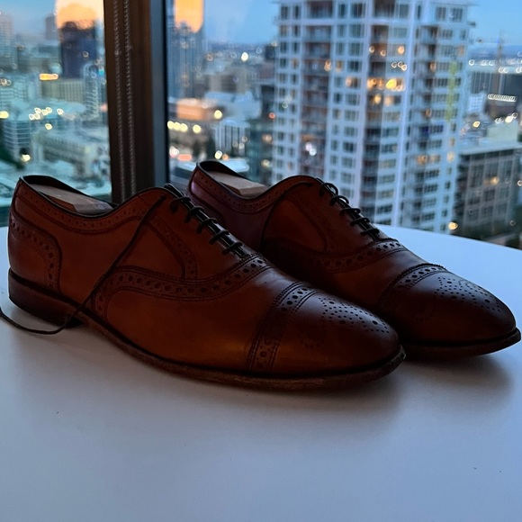 Allen Edmond Strand Cap Toe Oxford in Walnut Brown - Picture 3 of 4